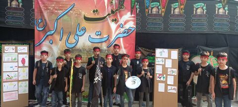 همزمان با فرارسیدن دهه اول محرم، کودکان و نوجوانان در مراکز کانون پرورش فکری استان فارس، با برگزاری مراسم عزاداری، به یاد امامحسین (ع) و یاران وفادارش سوگواری کردند.