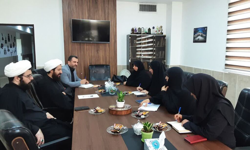 برگزاری نشست مدیرکل و کارشناسان کانون و مسئولان  ستاد برگزاری نماز جمعه کرج