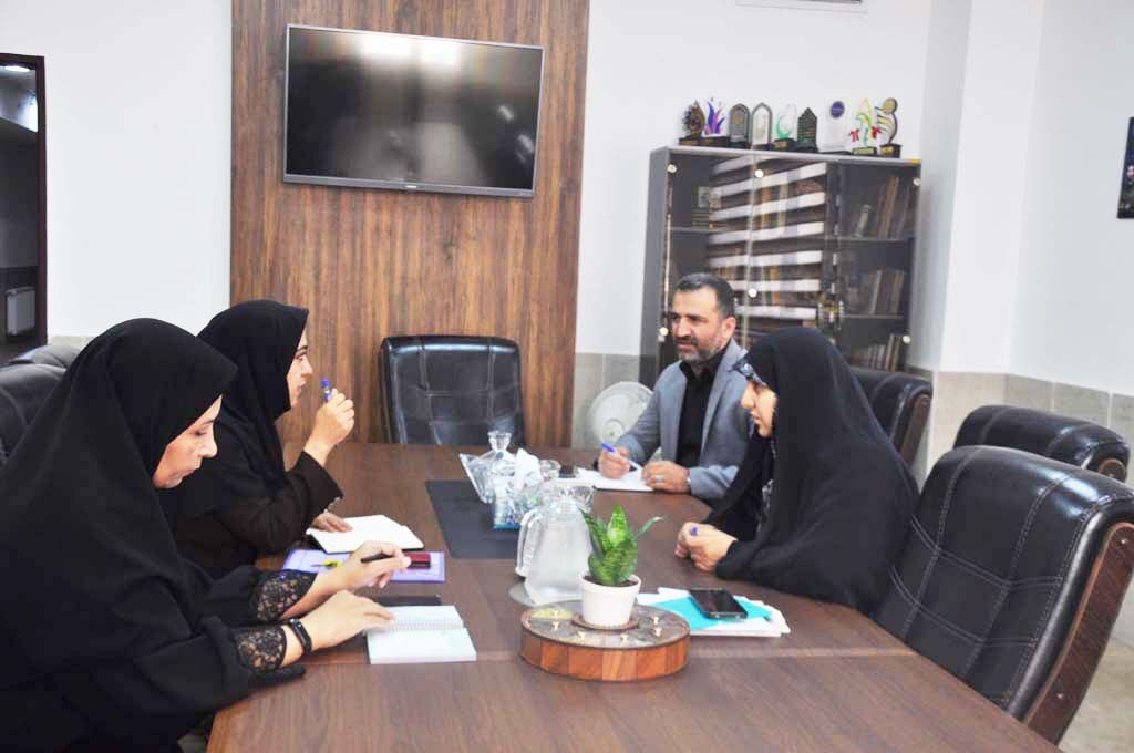 اجرای برنامههای جذاب و زیربنایی به منظور معرفی ویژگیهای مثبت شهدا