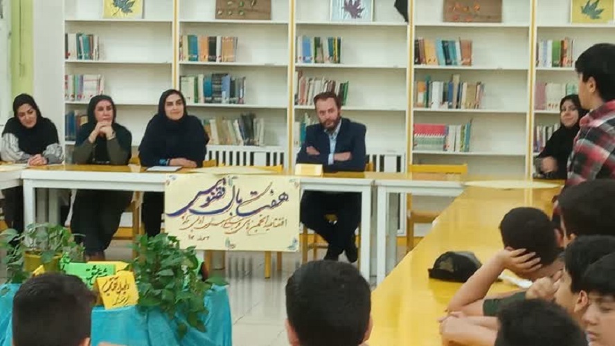 ققنوس بالهایش را بر فراز مرکز ۳ کانون گشود