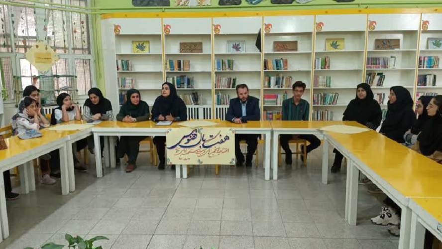 ققنوس بالهایش را بر فراز مرکز ۳ کانون گشود