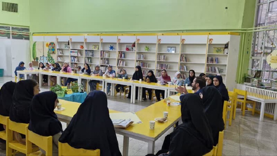 ققنوس بالهایش را بر فراز مرکز ۳ کانون گشود