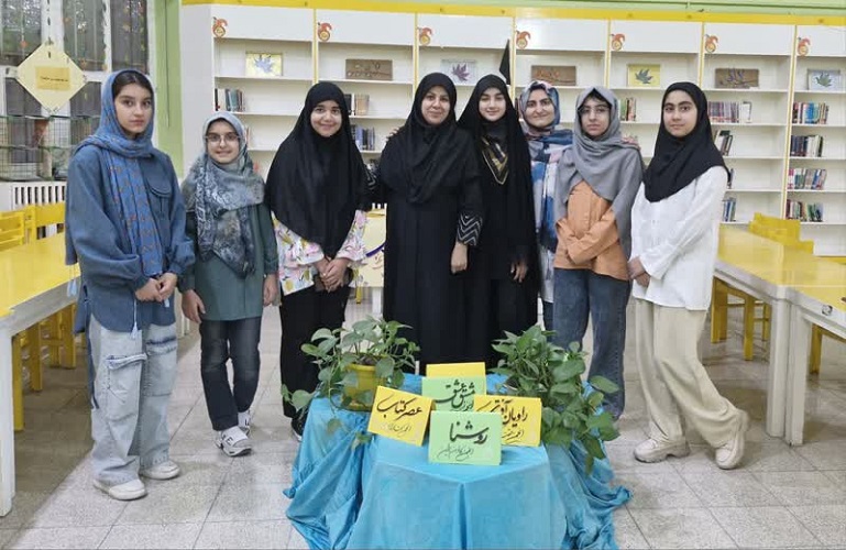 ققنوس بالهایش را بر فراز مرکز ۳ کانون گشود