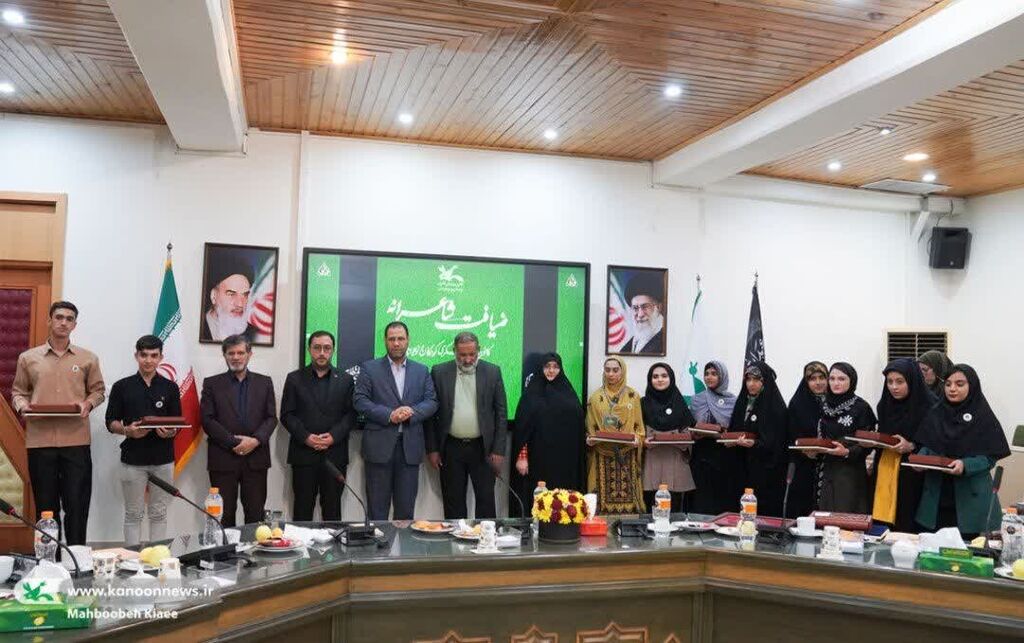 عضو کانون فارس در «ضیافت شاعرانه» کانون پرورش فکری کودکان و نوجوانان بهعنوان برگزیده برتر معرفی شد