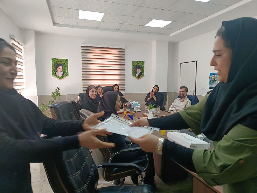 نشست تبادل تجربیات مربیان هنری کانون البررز برگزار شد