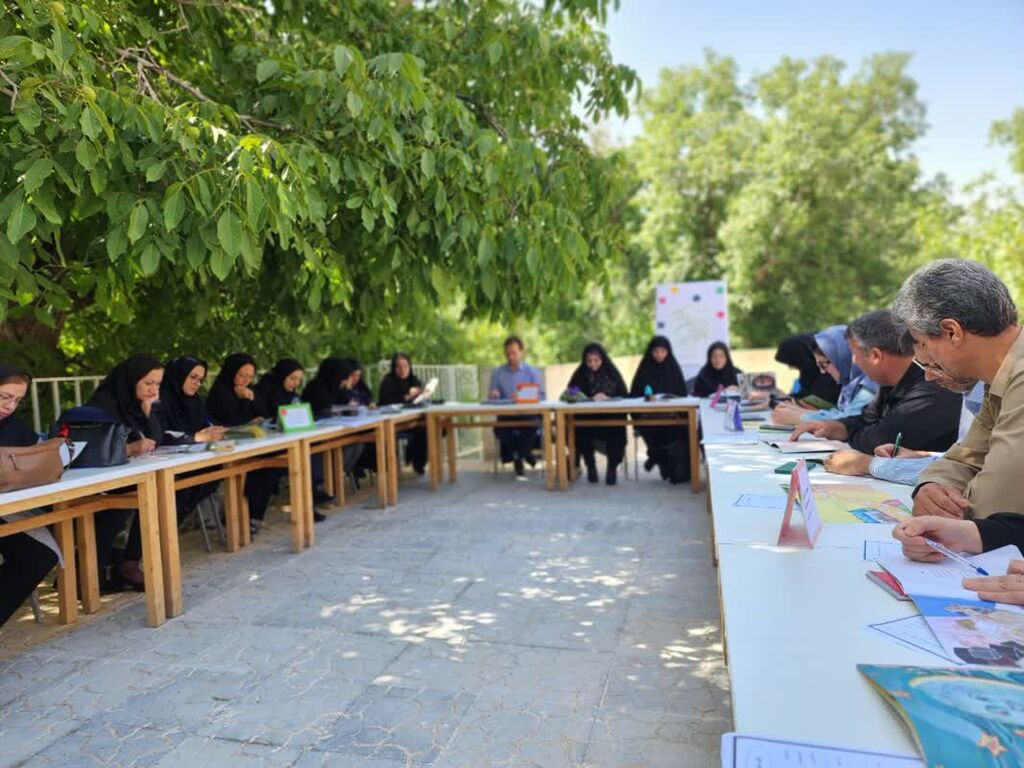 برگزاری دورههای تربیت مربی با هدف تبادل تجربیات و کسب آگاهی