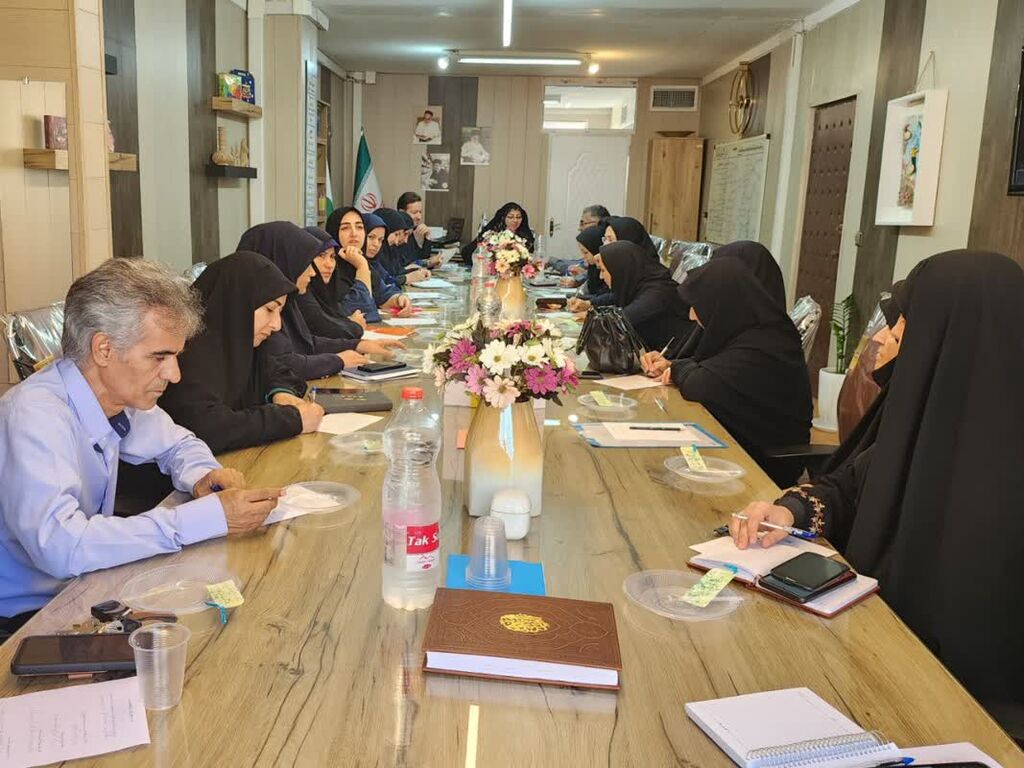 برگزاری دورههای تربیت مربی با هدف تبادل تجربیات و کسب آگاهی