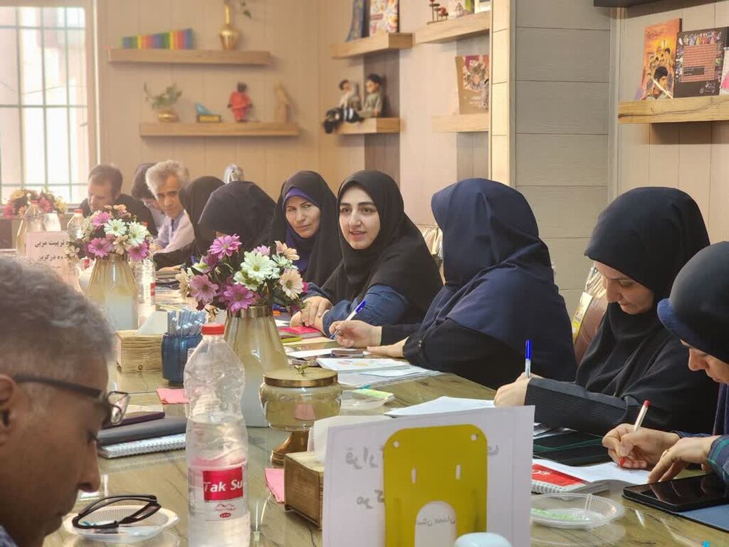 برگزاری دورههای تربیت مربی با هدف تبادل تجربیات و کسب آگاهی