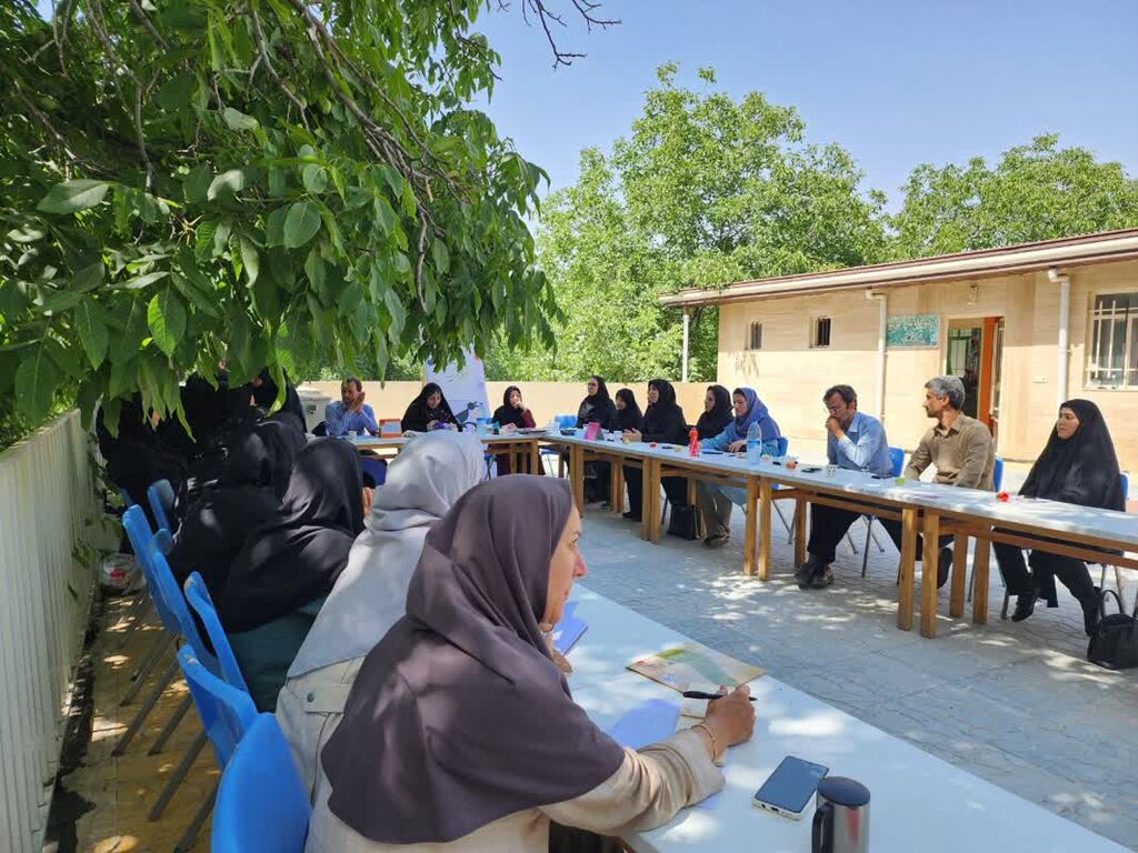 برگزاری دورههای تربیت مربی با هدف تبادل تجربیات و کسب آگاهی