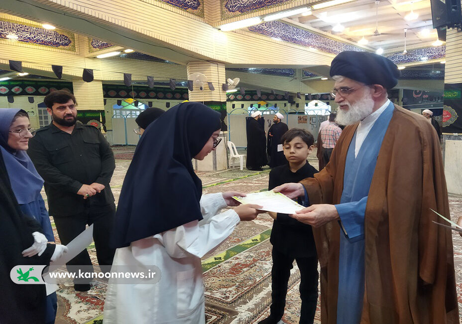 کانونیها در برگزاری آیینی عبادیسیاسی نقشآفرینشدند/  شرکت در نماز جمعه تا اجرای فعالیتهای فرهنگی و هنری