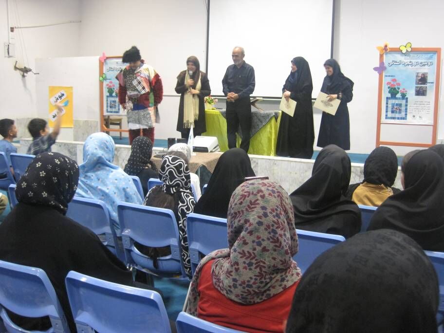 دومین نشست ادبی «دوپنجره» استانی با مشارکت  مراکز  نیریز و استهبان