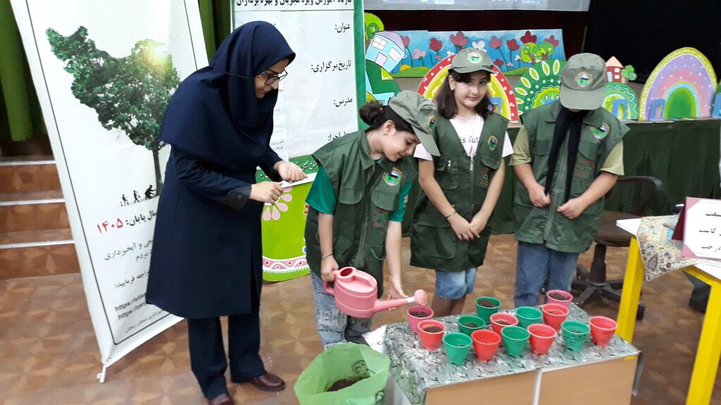 ویژه برنامه همیاران طبیعت و طرح مردمی کاشت یک میلیارد درخت