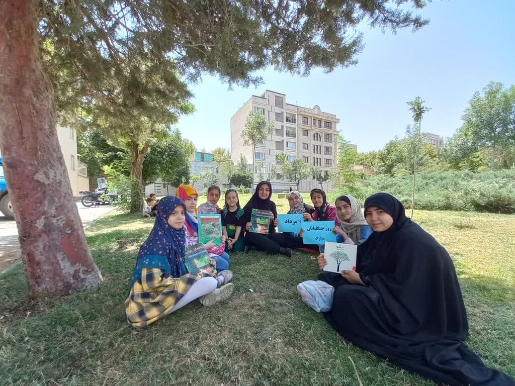 برنامه "جنگل سبز بمان" در مراکز همدان برگزار شد