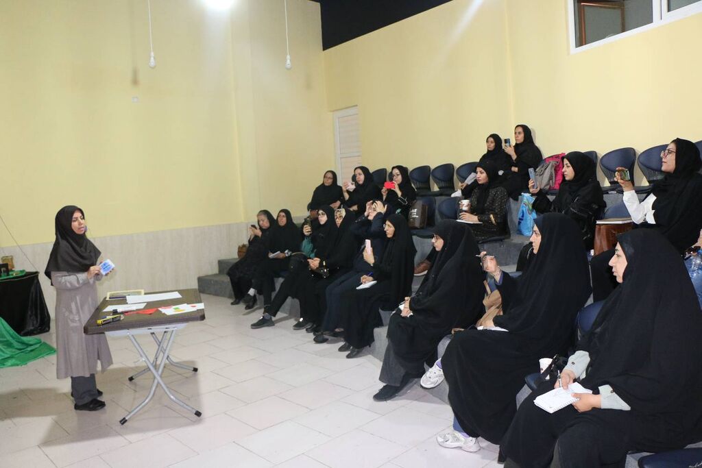 بازدید مدیرکل آفرینشهای ادبی و هنری از «دوره سفیر آرزومندی» کانون فارس