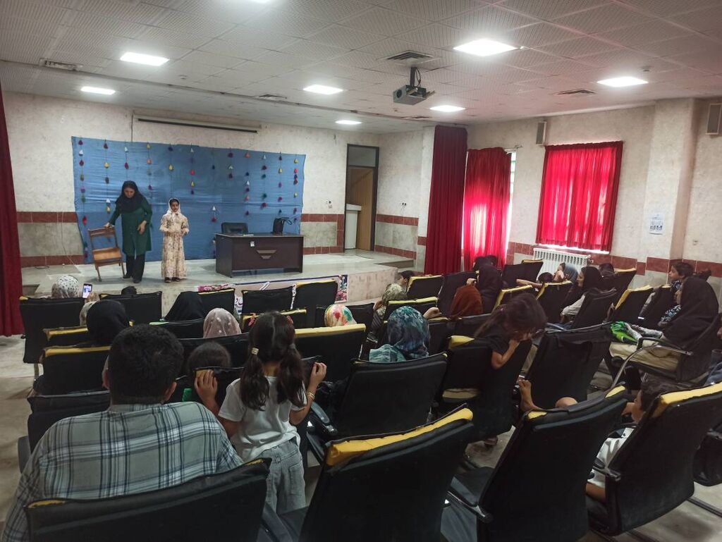 ویژهبرنامه فن بیان و مهارت های زندگی کانون مرکز رستم با محوریت نوجوانان و خانوادهها