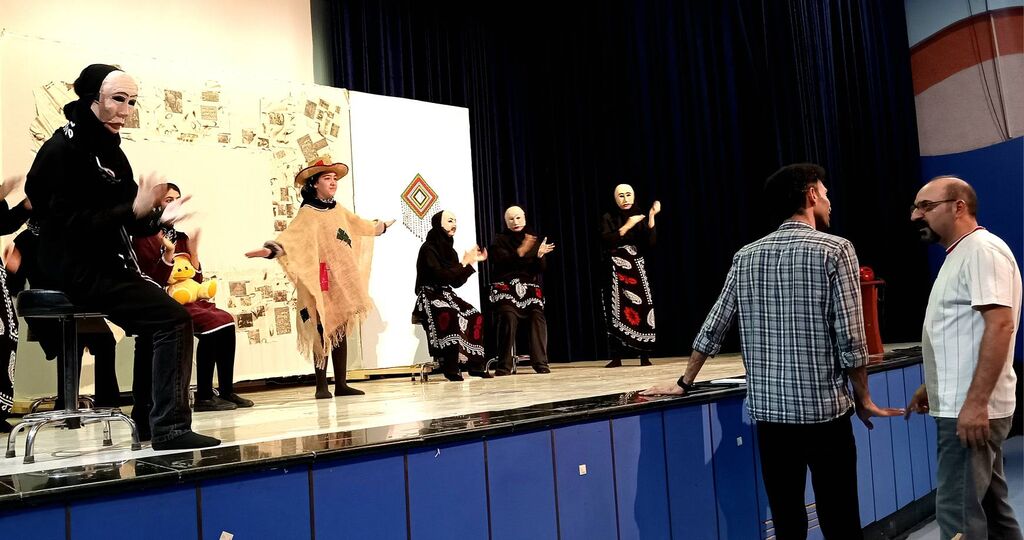 مواجهه آقای کارگردان با "رژا دلنیا باش" کانون کرمانشاه