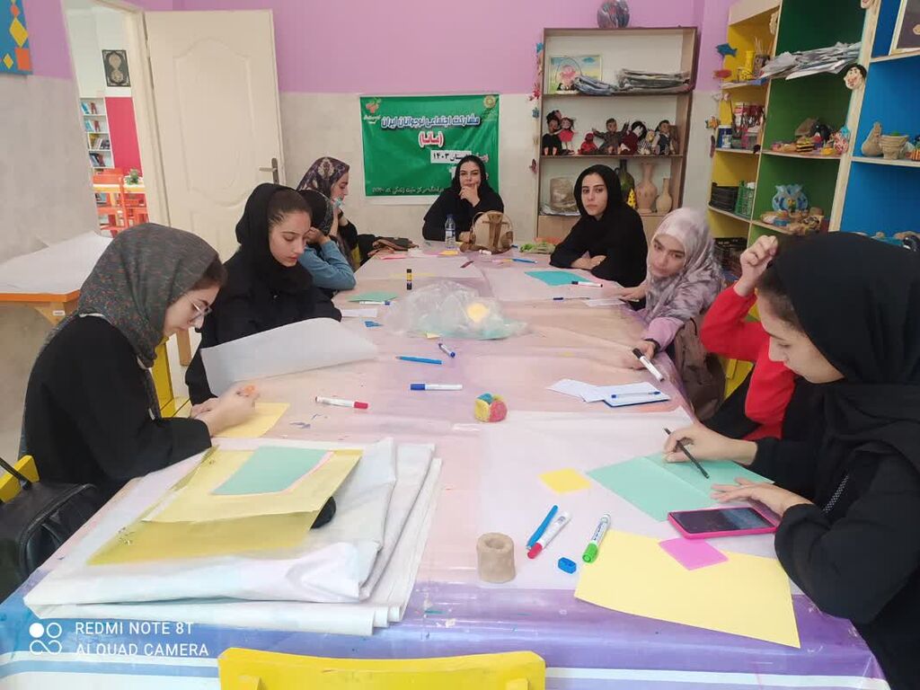 مانا طرح مانا در مرکز فرهنگی- هنری کبودراهنگ اجرا شد