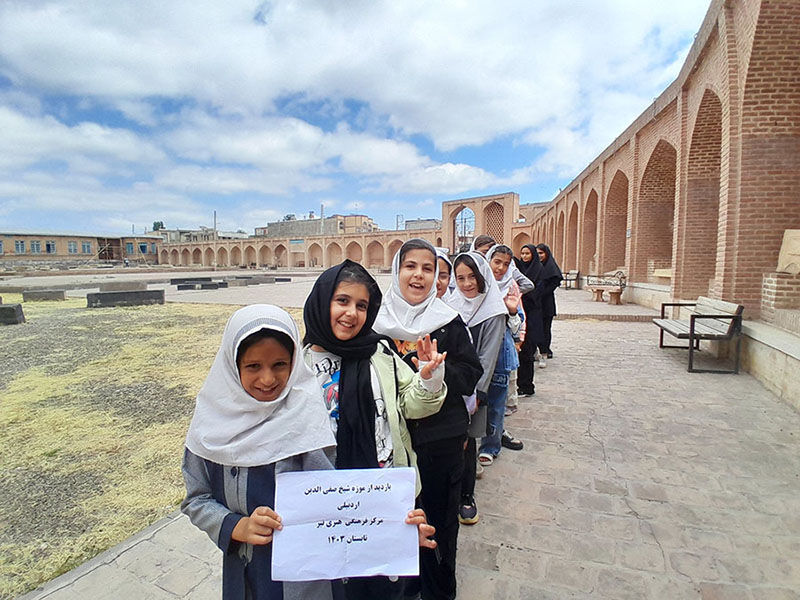 بازدید اعضای کانون نیر از مجموعه تاریخی شیخ صفیالدین اردبیلی