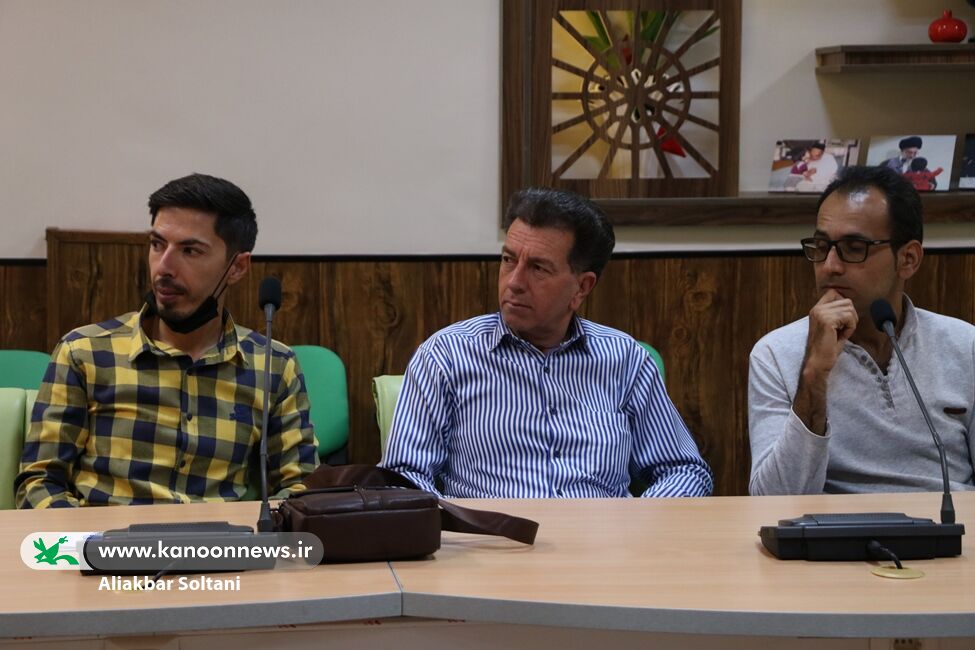 نشست مدیر و کارکنان کانون زبان ایران در کرمان تشکیل شد