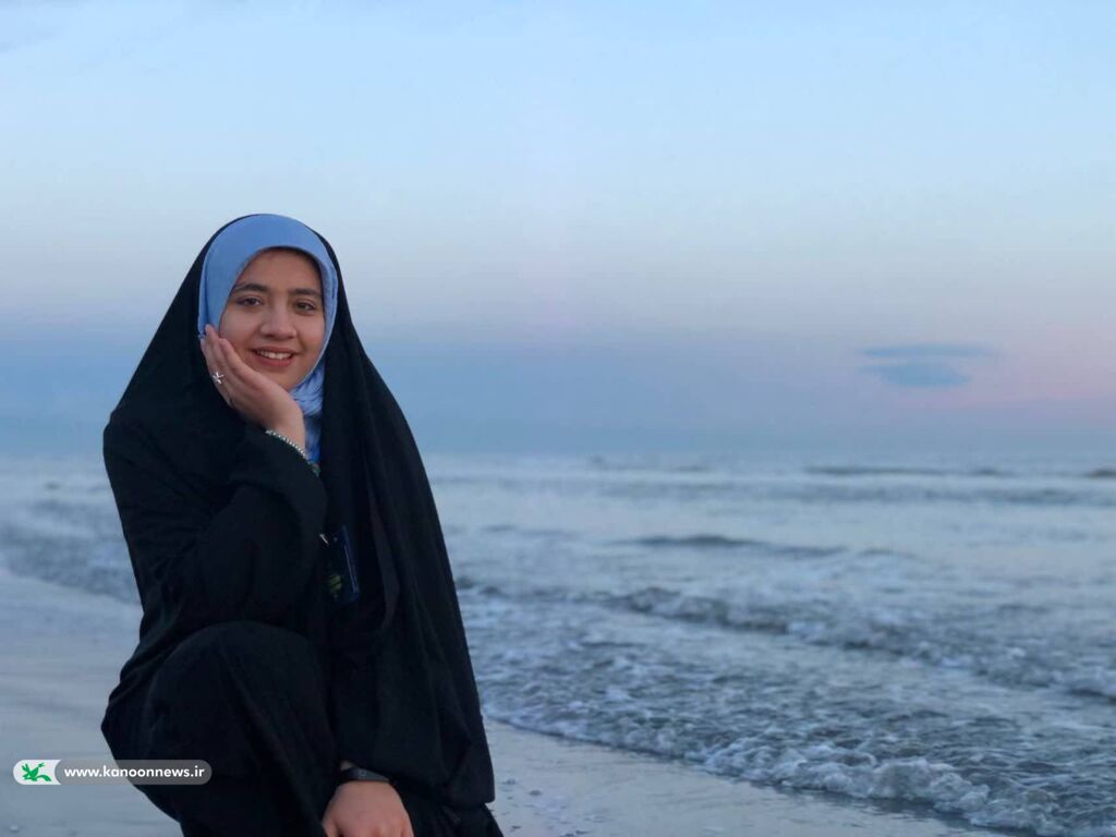 استمرار در توجه به ادبیات و یادگیری جهانبینی یکی از فواید قاف است