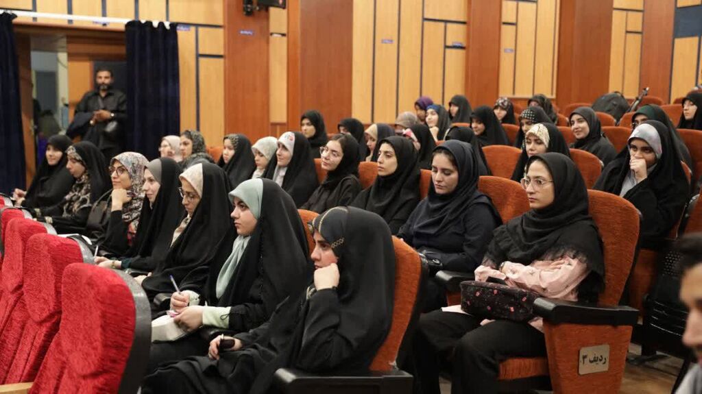 دو نوجوان کانون کرمانشاه در بین شاعران منتخب/ یازدهمین دوره آموزشی شعر جوان آفتابگردانها