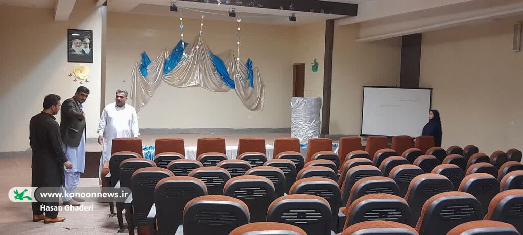 بازدید مدیرکل کانون سیستان و بلوچستان از مرکز فرهنگیهنری سیب و سوران