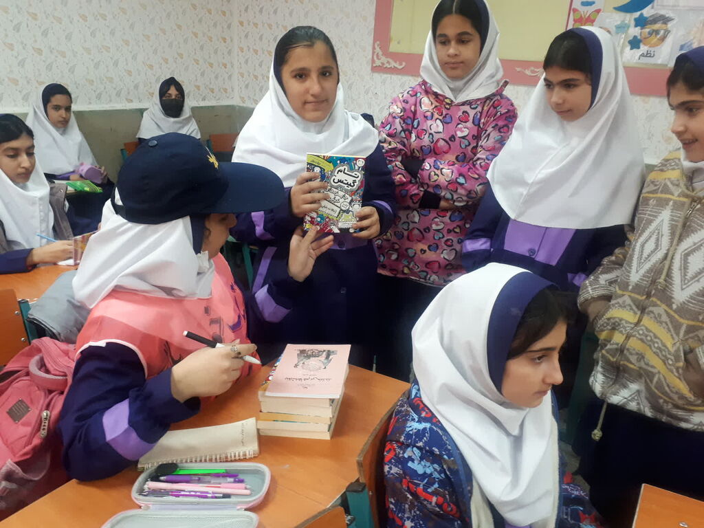باشگاه کتابخوانی باشگاه کتابخوانی کانون کرمانشاه بهعنوان برترین در کشور