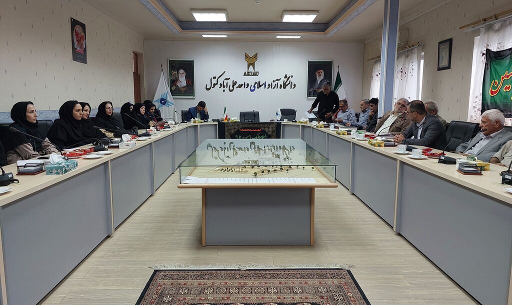 نشست هماندیشی مدرسان قاف با اساتید ادبیات گلستان