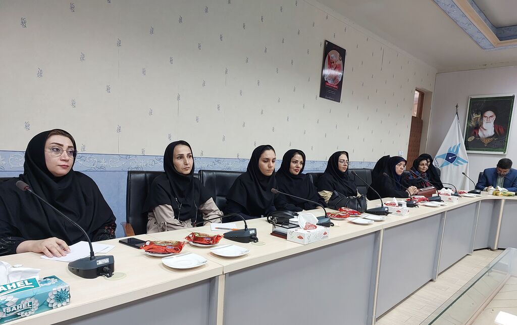 نشست هماندیشی مدرسان قاف با اساتید ادبیات گلستان