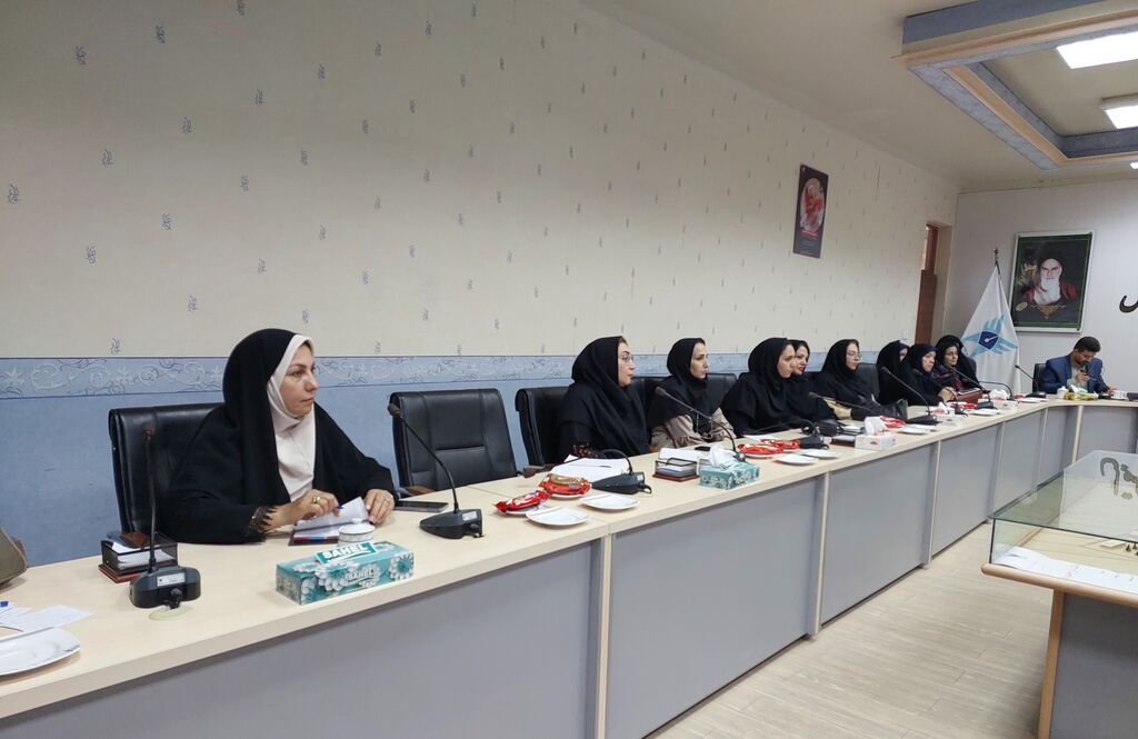 نشست هماندیشی مدرسان قاف با اساتید ادبیات گلستان