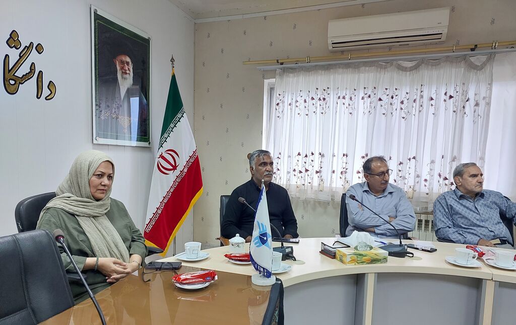 نشست هماندیشی مدرسان قاف با اساتید ادبیات گلستان