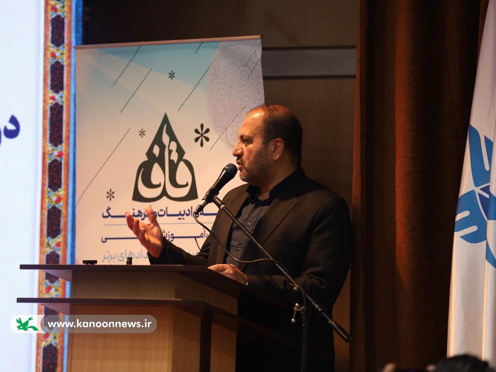 آیین اختتامیه اردوی باشگاه رویش استعدادهای برتر ادبی نوجوان«قاف» برای داشتن دست برتر، چارهای به جز تقویت و اعتلای فرهنگی نداریم