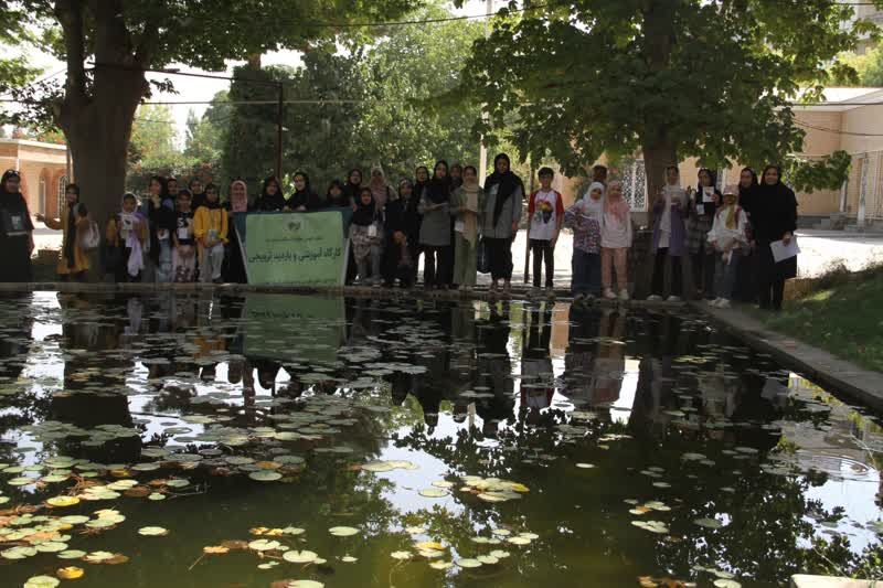 بازدید کانونیاران همدان از باغ گیاهان دارویی بوعلی سینا