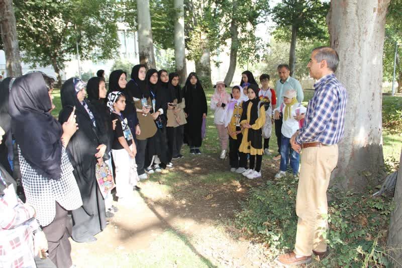 بازدید کانونیاران همدان از باغ گیاهان دارویی بوعلی سینا