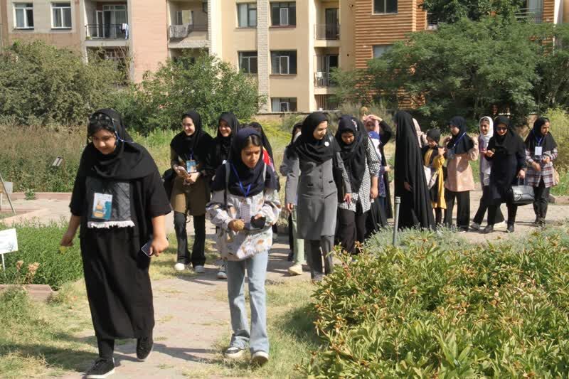 بازدید کانونیاران همدان از باغ گیاهان دارویی بوعلی سینا