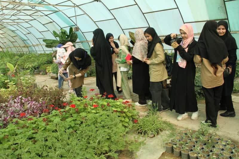 بازدید کانونیاران همدان از باغ گیاهان دارویی بوعلی سینا