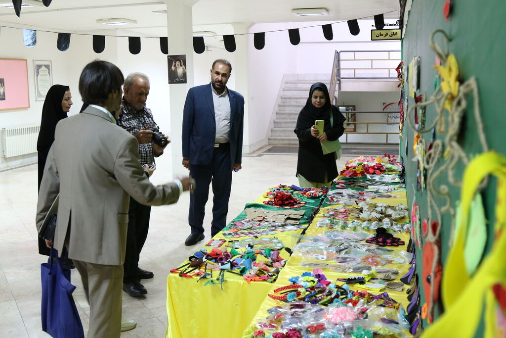 اهدای دلسازههای حسینی کودکان مازندرانی به زایران اربعین