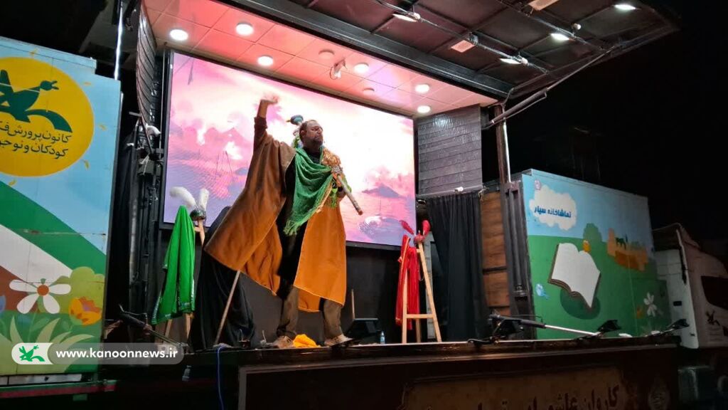اجرای نمایش «بیرق سرخ» تریلی سیار کانون در گالیکش