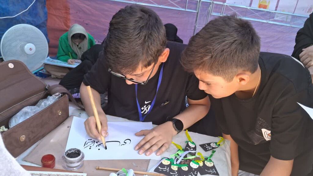 ساخت بیش از ۲۰۰۰ دستسازه اربعینی در مرکز کنگاور