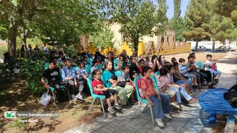 روز اول اجرای تماشاخانه تریلی سیار با نمایش «مشکهای خالی» در استان زنجان