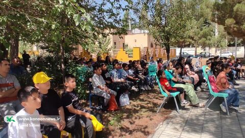 روز اول اجرای تماشاخانه تریلی سیار با نمایش «مشکهای خالی» در استان زنجان