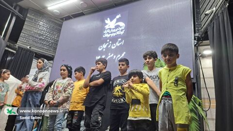 روز اول اجرای تماشاخانه تریلی سیار با نمایش «مشکهای خالی» در استان زنجان