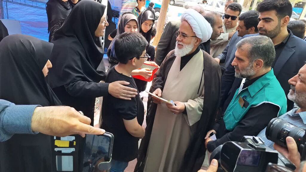 بازدید امام جمعه و استاندار کرمانشاه از موکب کنگاور