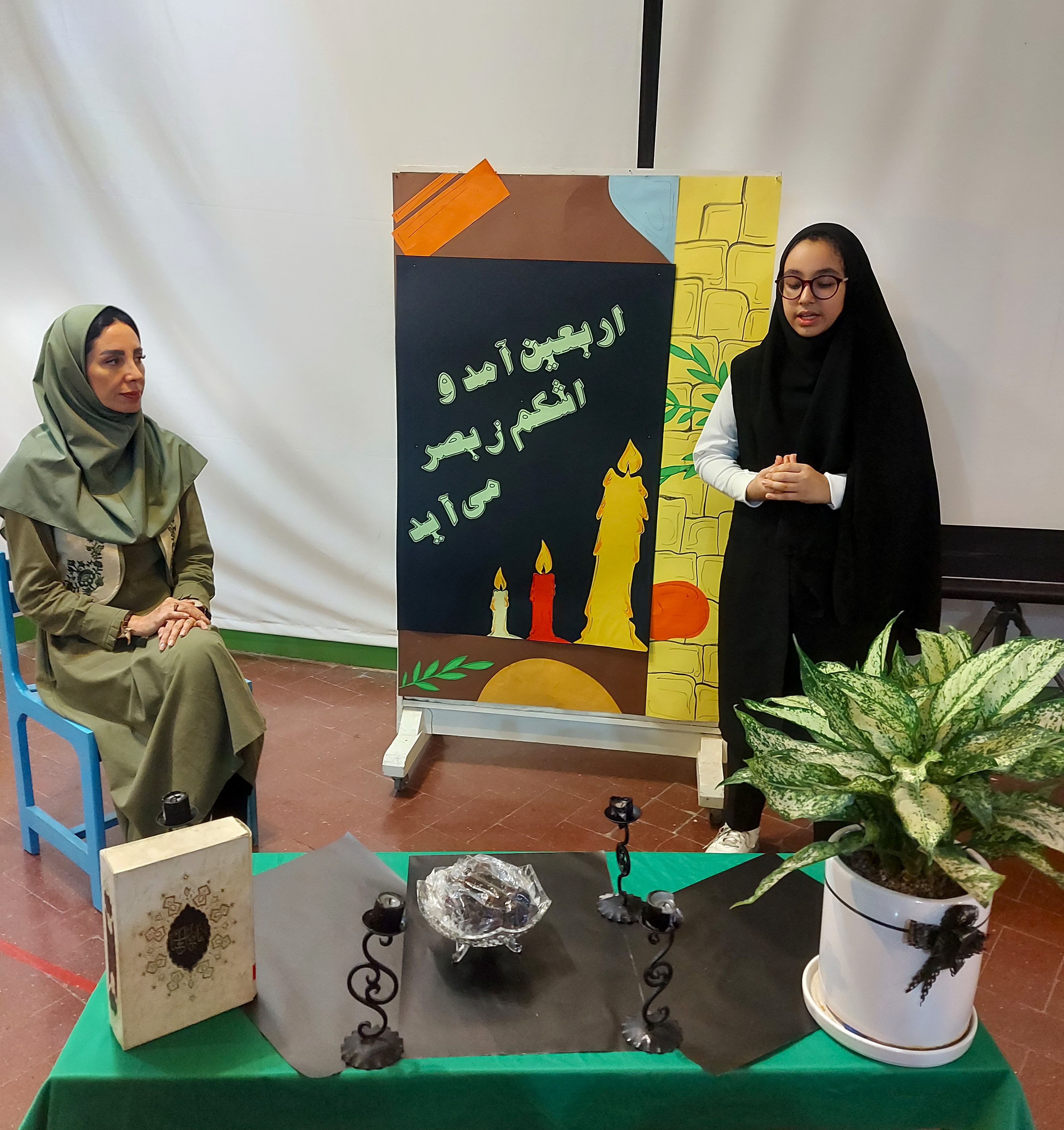 دست سازه های حسینی در مرکز شماره ۱۵ کانون تهران