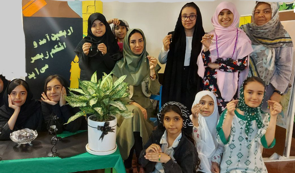 دست سازه های حسینی در مرکز شماره ۱۵ کانون تهران