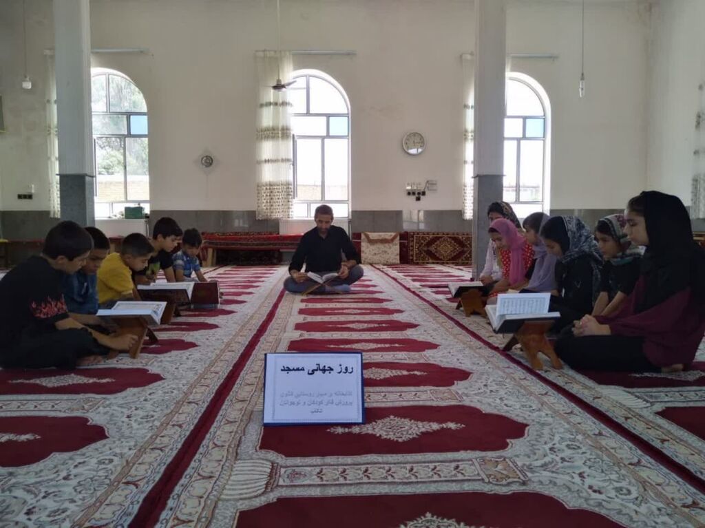 ترویج فرهنگ نماز در مراکز کانون استان آذربایجان غربی