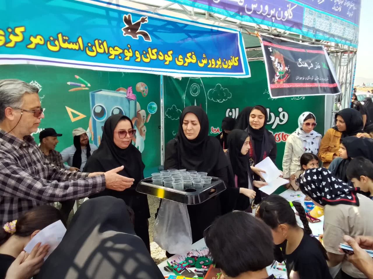 برپایی موکب کودکان عاشورایی در مسیر جاماندگان اربعین