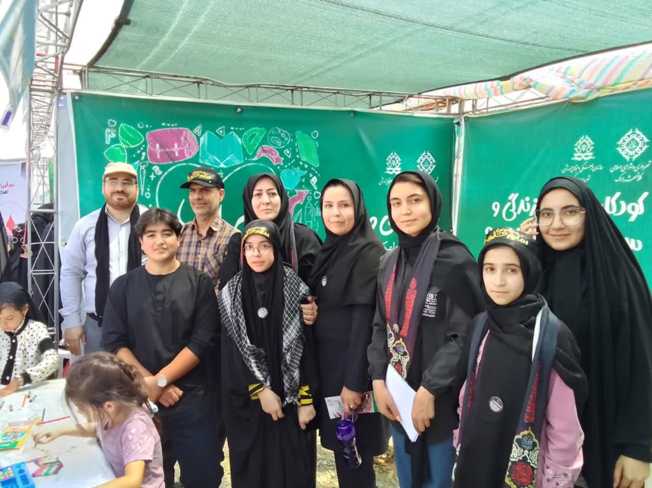 برپایی موکب کودکان عاشورایی در مسیر جاماندگان اربعین