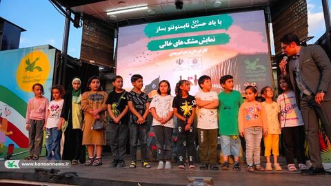 منتخب تصاویر اجرای تماشاخانه سیار با نمایش «مشکهای خالی» در استان زنجان