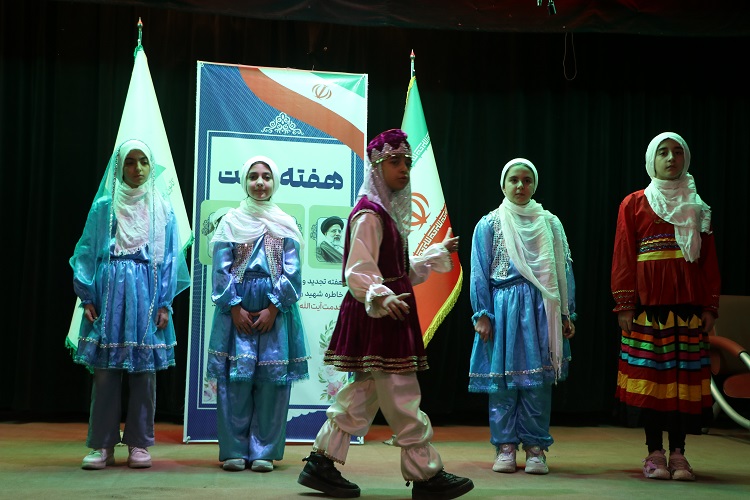 دیدار معاون توسعه مدیریت و منابع با کارکنان و مربیان کانون استان اصفهان